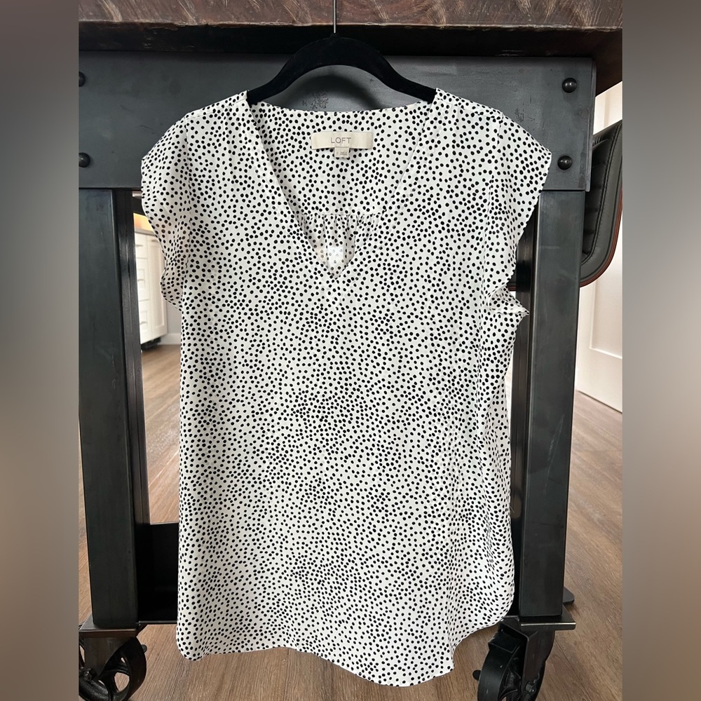 Loft - white with black dots flutter sleeve - size s